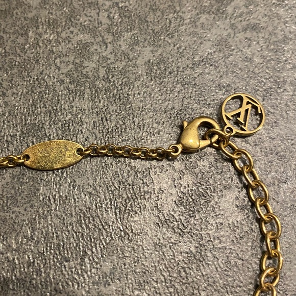 LOUIS VUITTON Necklace Chain
Collier Pearlygram Fake Pearl
M67329 Gold GP auth - Picture 5 of 9